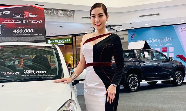 น้องอัพ HYUNDAI พริตตี้สาวไฟแรง น้องอัพ HYUNDAI พริตตี้สาวไฟแรง ที่เป็นยูทูปเบอร์