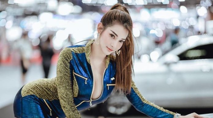 น้องอาย หุ่นหมี พริตตี้ดัง ในวงการมอเตอร์โชว์ น้องอาย หุ่นหมี พริตตี้ดัง ในวงการมอเตอร์โชว์ จากบูท V-Cool