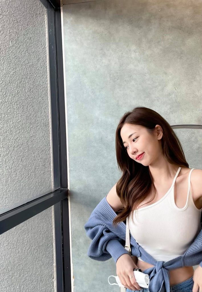 น้องไข่มุก นิลาวัลย์ เอี่ยมเชื้อสวัสดิ์" สมาชิกวงซีเอ็ม คาเฟ่ (CM Cafe) ที่มีความน่ารัก และก็มีความสดใส
