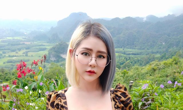 น้องพิม นส.สําราญ หาญเบิกบี นางแบบสาวสุดแซ่บ อกใหญ่เกินมาตรฐาน น้องพิม นส.สําราญ หาญเบิกบี นางแบบสาวสุดแซ่บ อกใหญ่เกินมาตรฐาน แซ่บจริงไรจริง