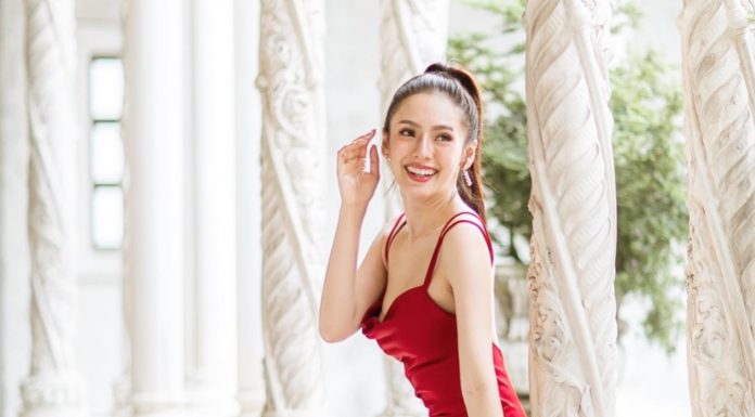 น้องเฟี๊ยต ปณิชา พริตตี้สุดแซ่บขยี้ใจหนุ่มที่เป็นสาวกตัวจริงปีศาจแดง น้องเฟี๊ยต ปณิชา พริตตี้สุดแซ่บขยี้ใจหนุ่มที่เป็นสาวกตัวจริงปีศาจแดง ที่ใครก็รู้