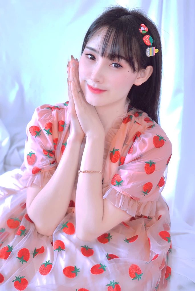 น้องหมิว แก้วมะนี เน็ตไอดอลคนดังจากสะหวันนะเขต ที่แซ่บจริงไรจริง ไม่จกตา