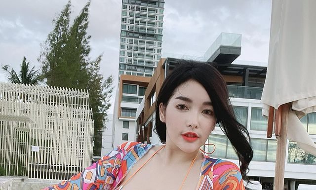 น้องใบเฟิร์น กุลธาดา เน็ตไอดอลหญิงแซ่บ ขาว อวบ อึ๋ม โดนใจ