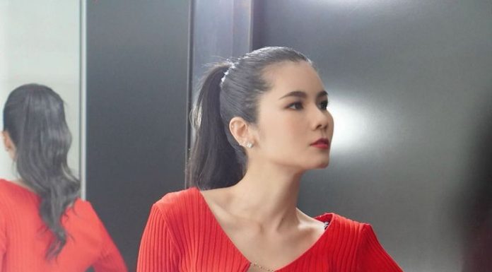 แน๊ต เกศริน เน็ตไอดอล – นางแบบไม่ตกกระแส อวดความเซ็กซี่