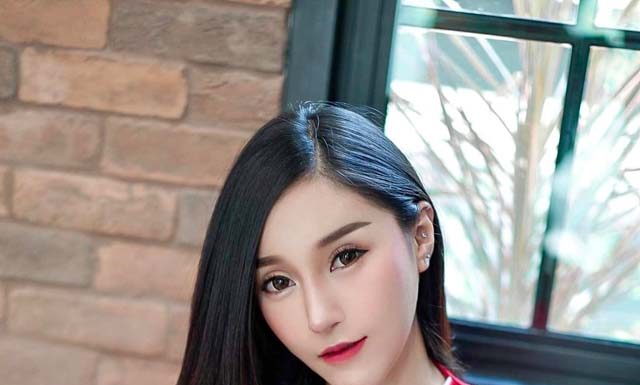 แมงปอ วนัสนันท์ พริตตี้สายประกวดสุดแซ่บ !! แฟนบอลตัวยงลิเวอร์พูล แมงปอ วนัสนันท์